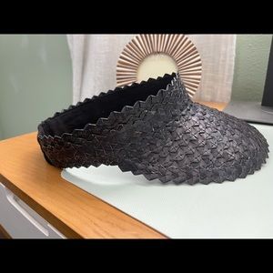 Sun visor